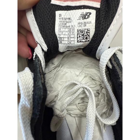 New Balance 327 Sneakers Black White WS327BL Size 9 NEW - Picture 4 of 8